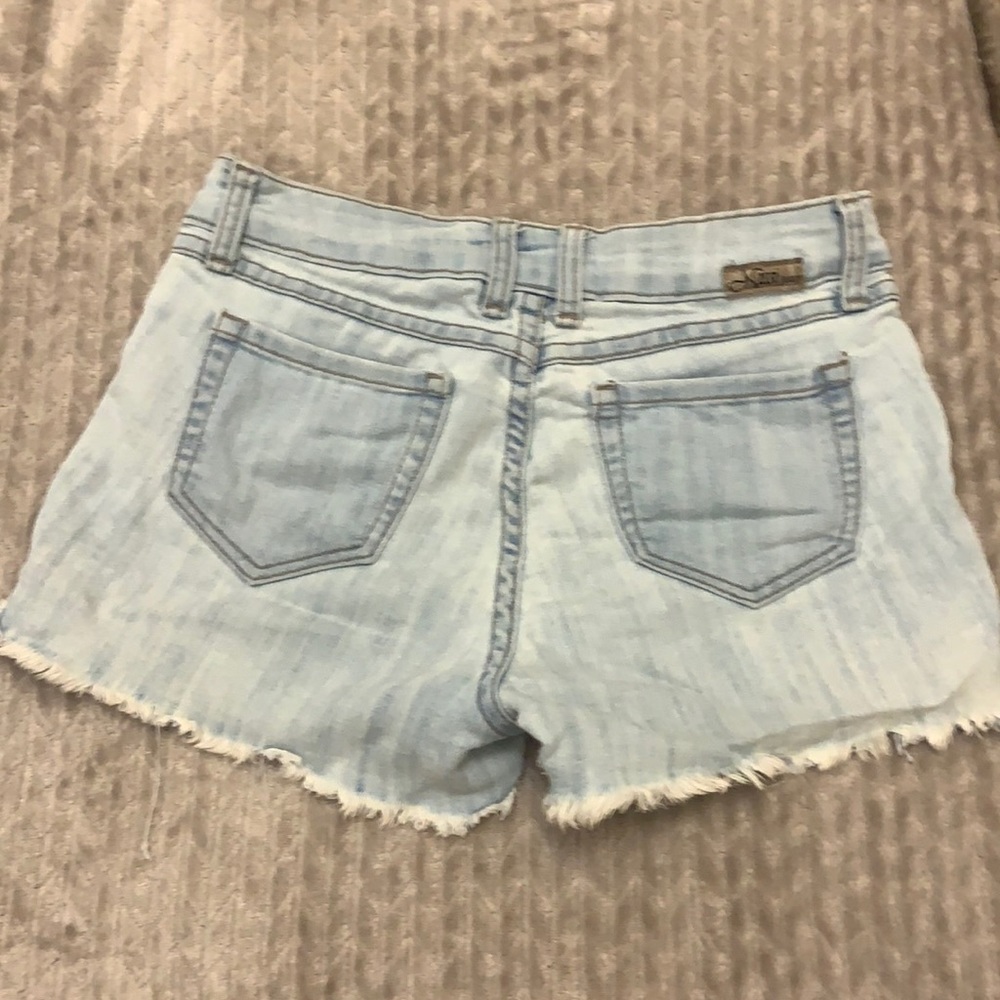 Nissi Light wash stretchy jean shorts